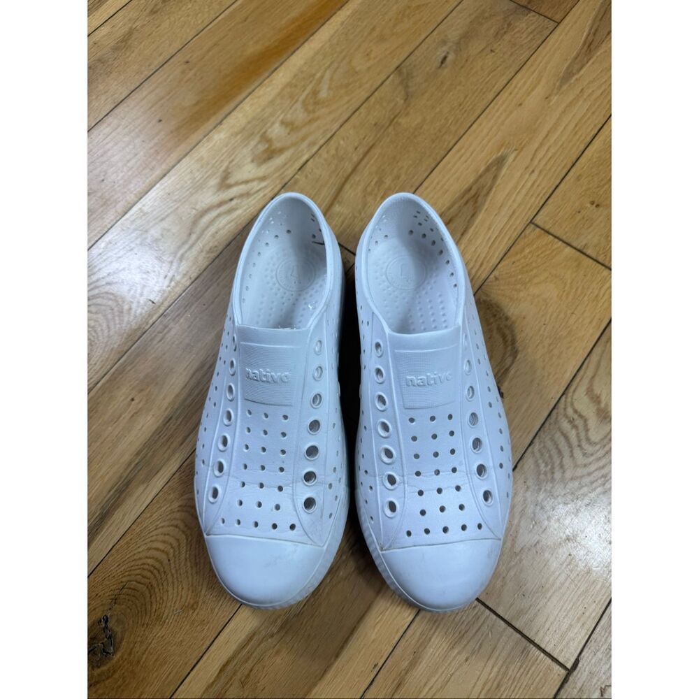 Native White Shoes Size M 5/W 7